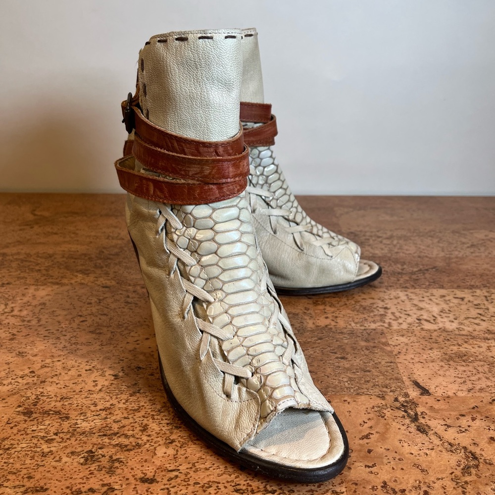 Freebird By Steven Eagle Size 9 Open Peep Toe Heeled Ankle Bootie Gladiator Boot